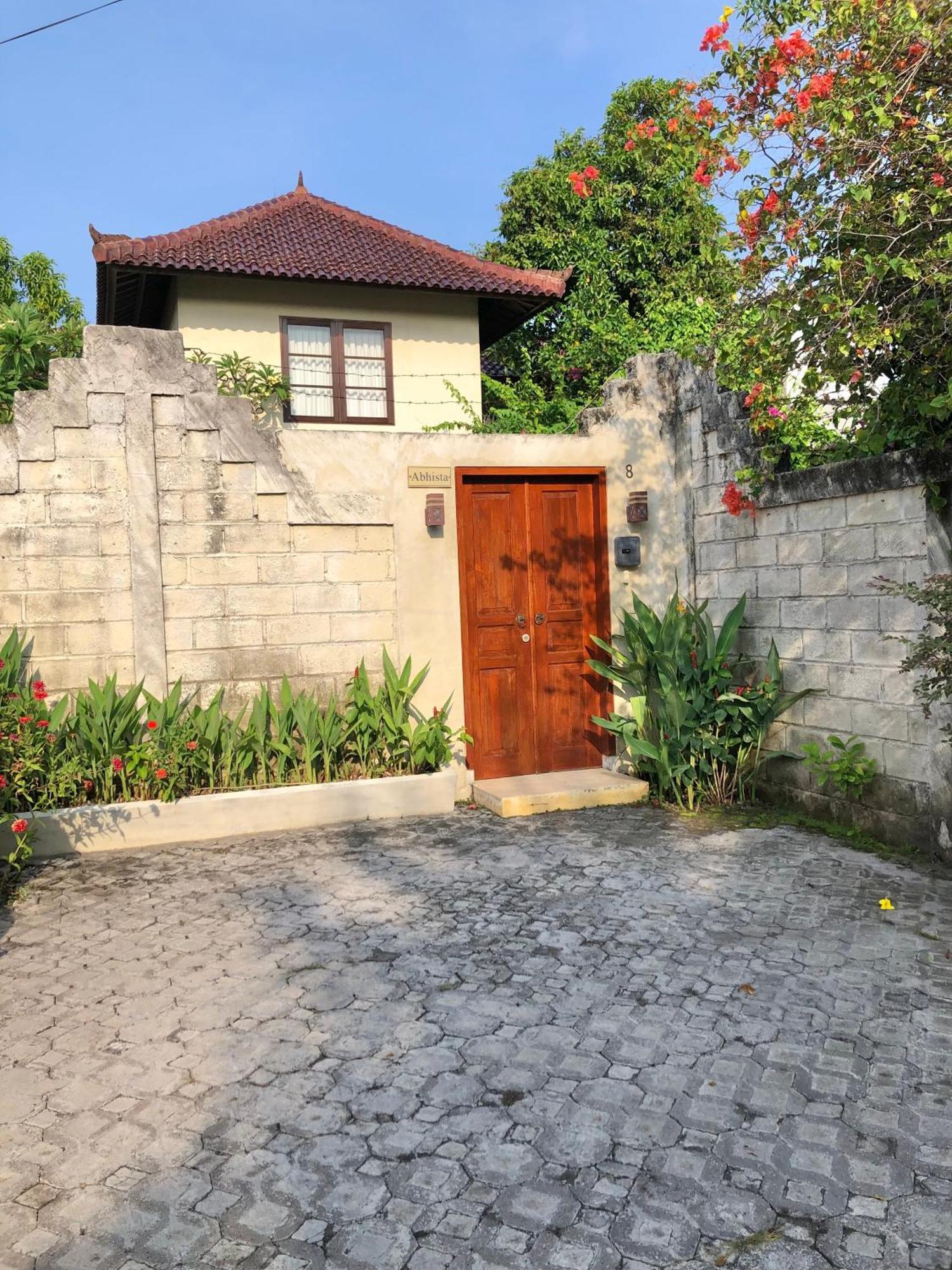 Villa Abhista Seminyak エクステリア 写真